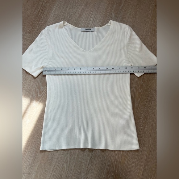 🇰🇷 8seconds Ribbed Knit V Neck Top - Picture 2 of 6